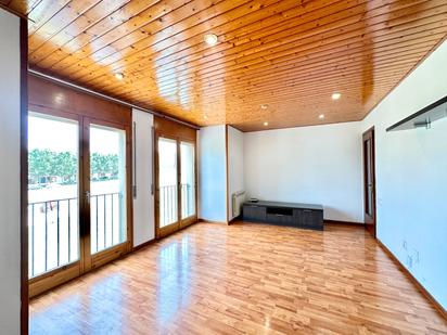 Living room of Flat for sale in Torelló  with Heating, Parquet flooring and Oven