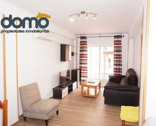 Living room of Flat to rent in  Granada Capital  with Air Conditioner, Furnished and Oven