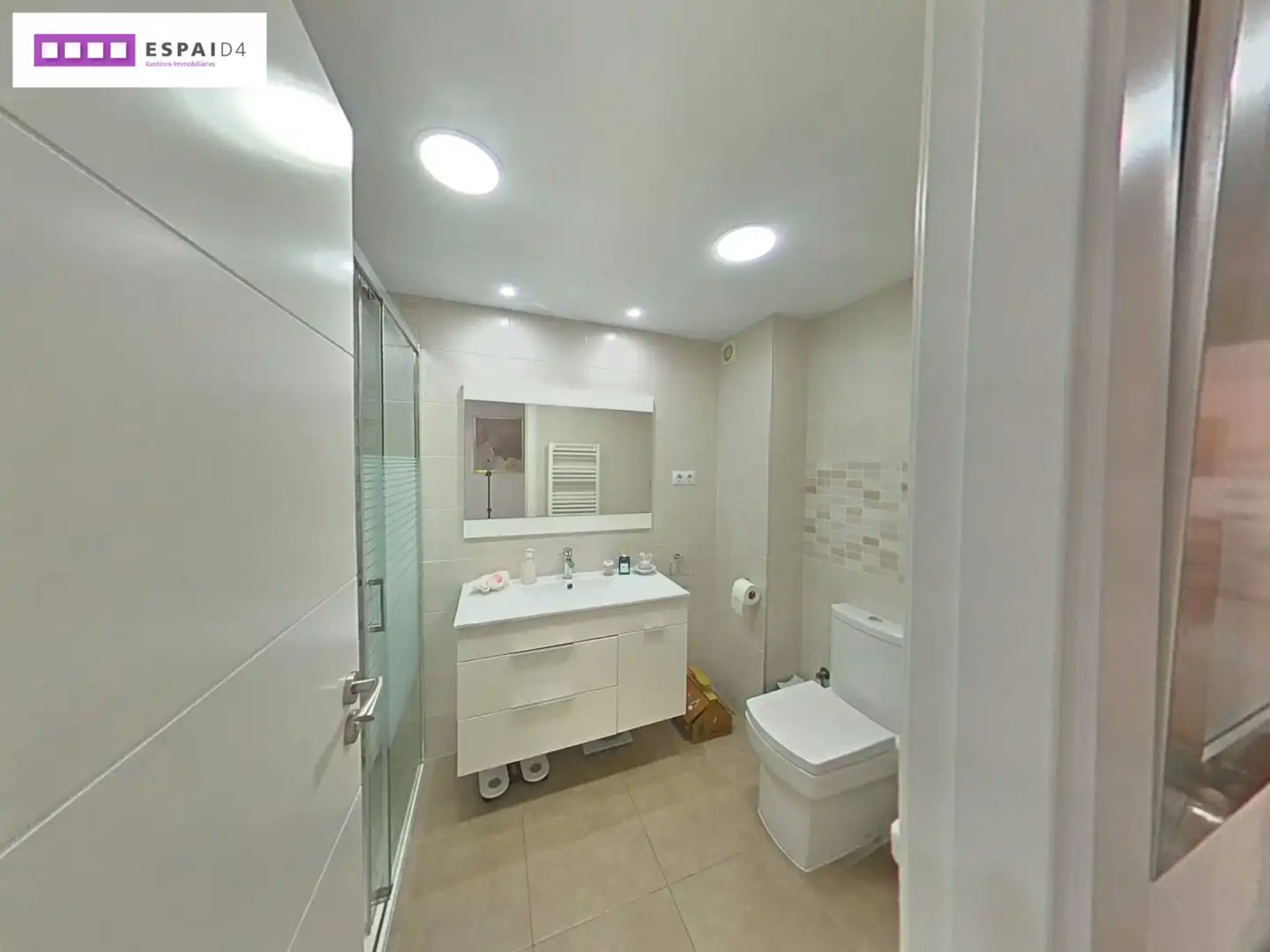 Baño de Piso en venta en Ripollet con Aire acondicionado, Calefacción y Terraza