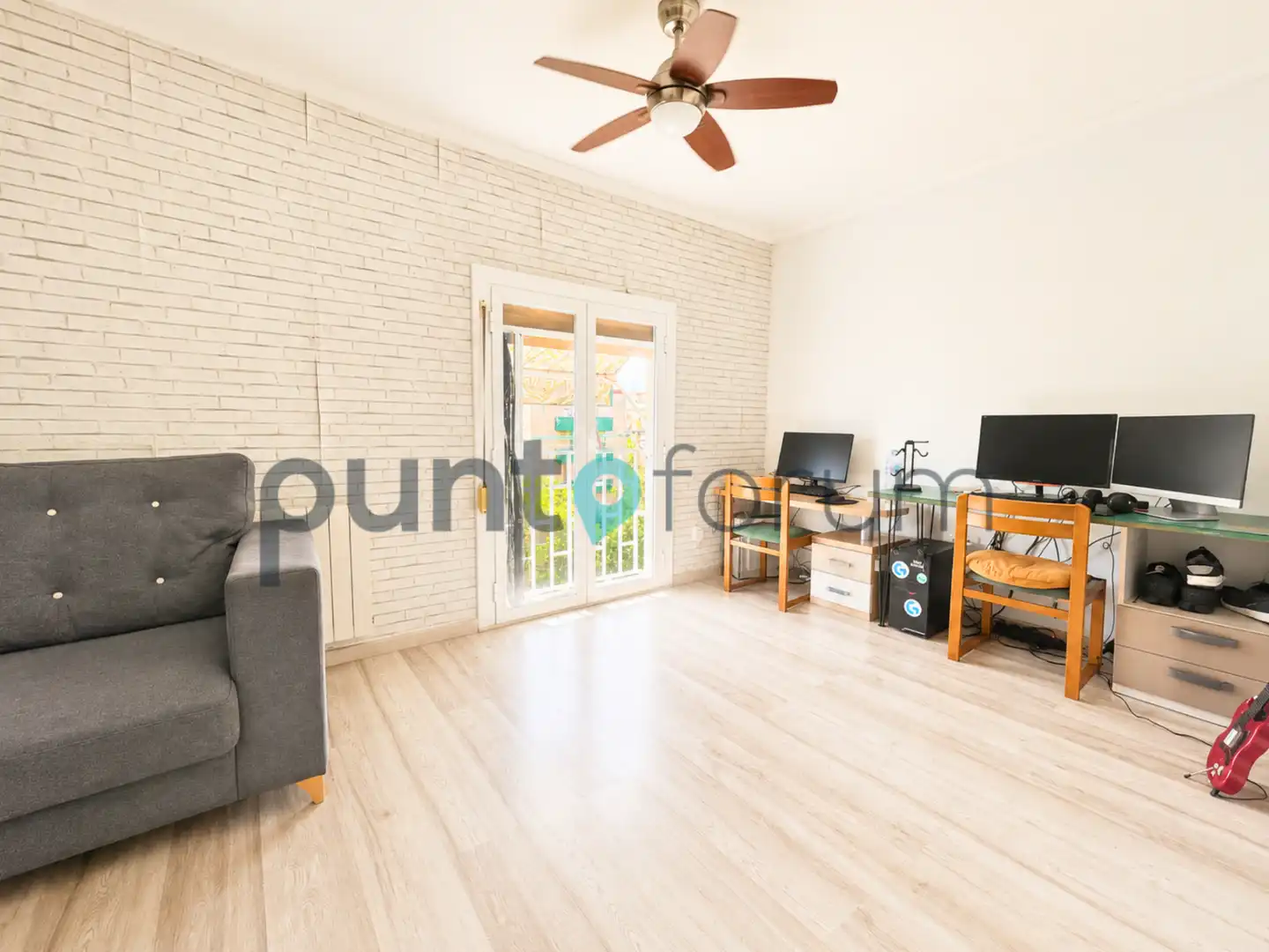 Sala de estar de Piso en venta en Barcelona con Calefacción, Trastero y Amueblado