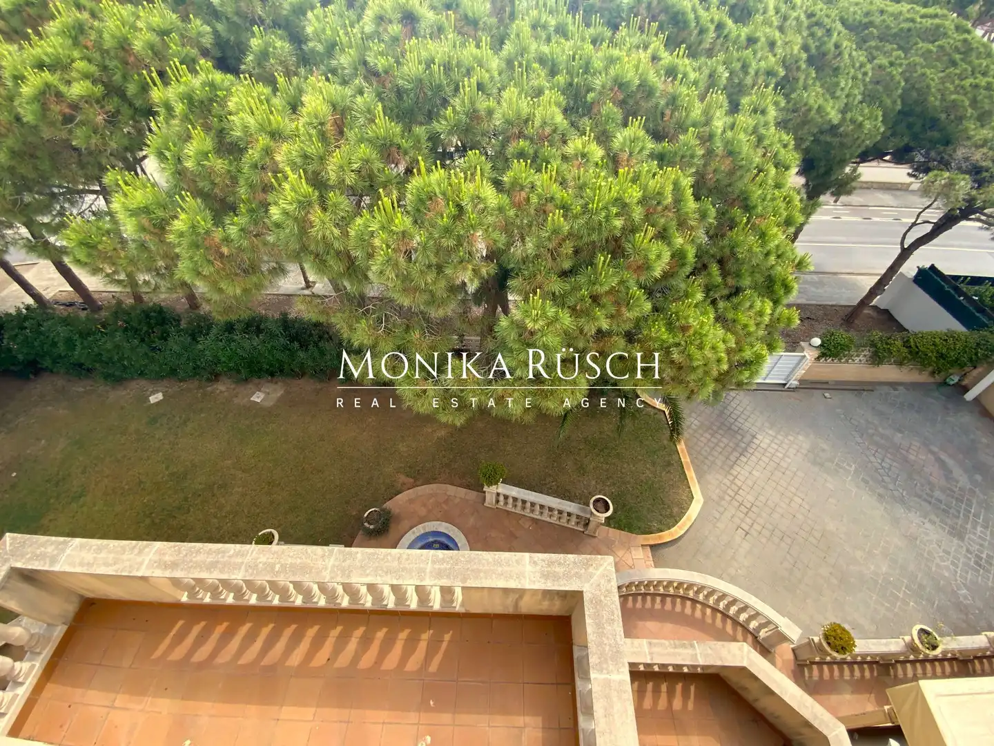 Vista exterior de Casa o xalet en venda en Castelldefels amb Aire condicionat, Calefacció i Jardí privat