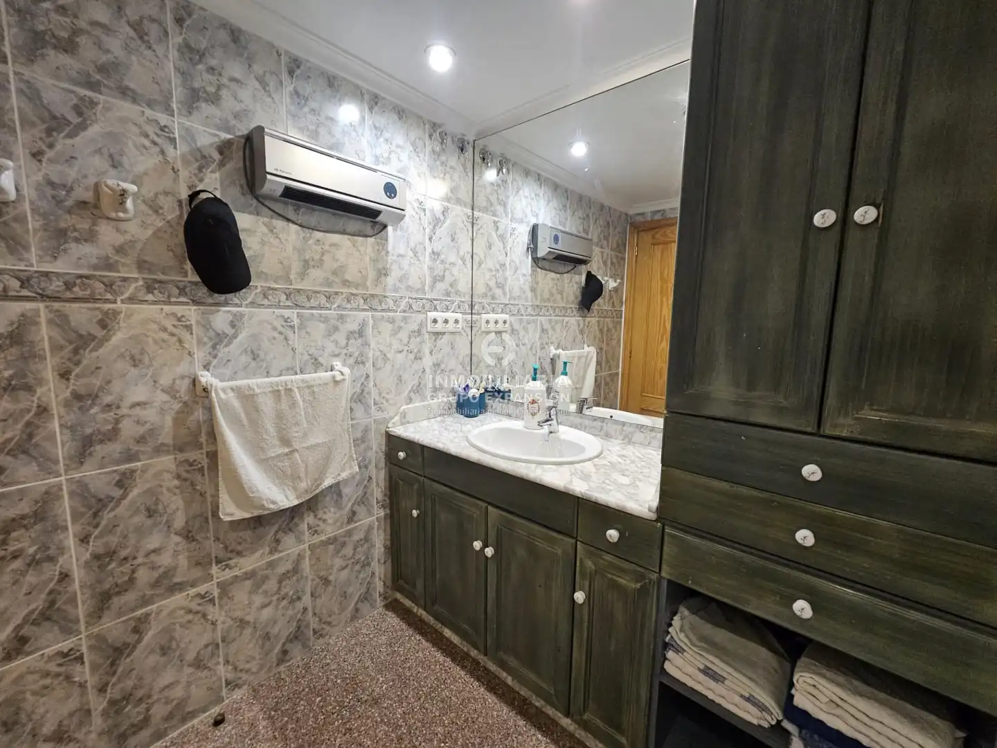 Bathroom of Houses for sale in Aspe  with Air Conditioner, Terrace and Storage room