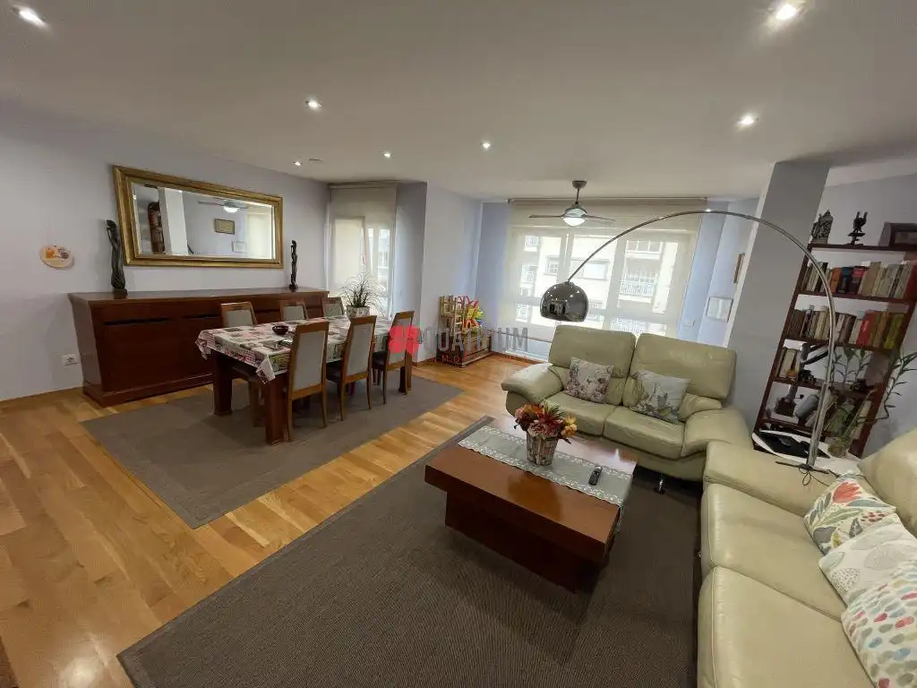 Appartamento con terrazza in vendita a Avenida Rosalía de Castro, imagen 2