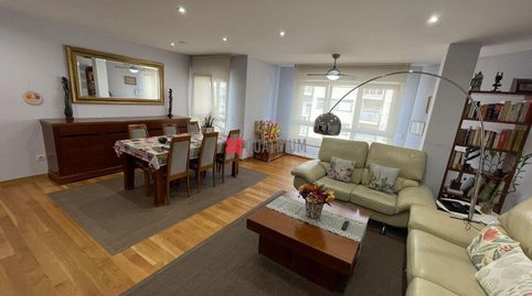 Foto 2 de Piso en venta en Avenida Rosalía de Castro, O Milladoiro, Ames