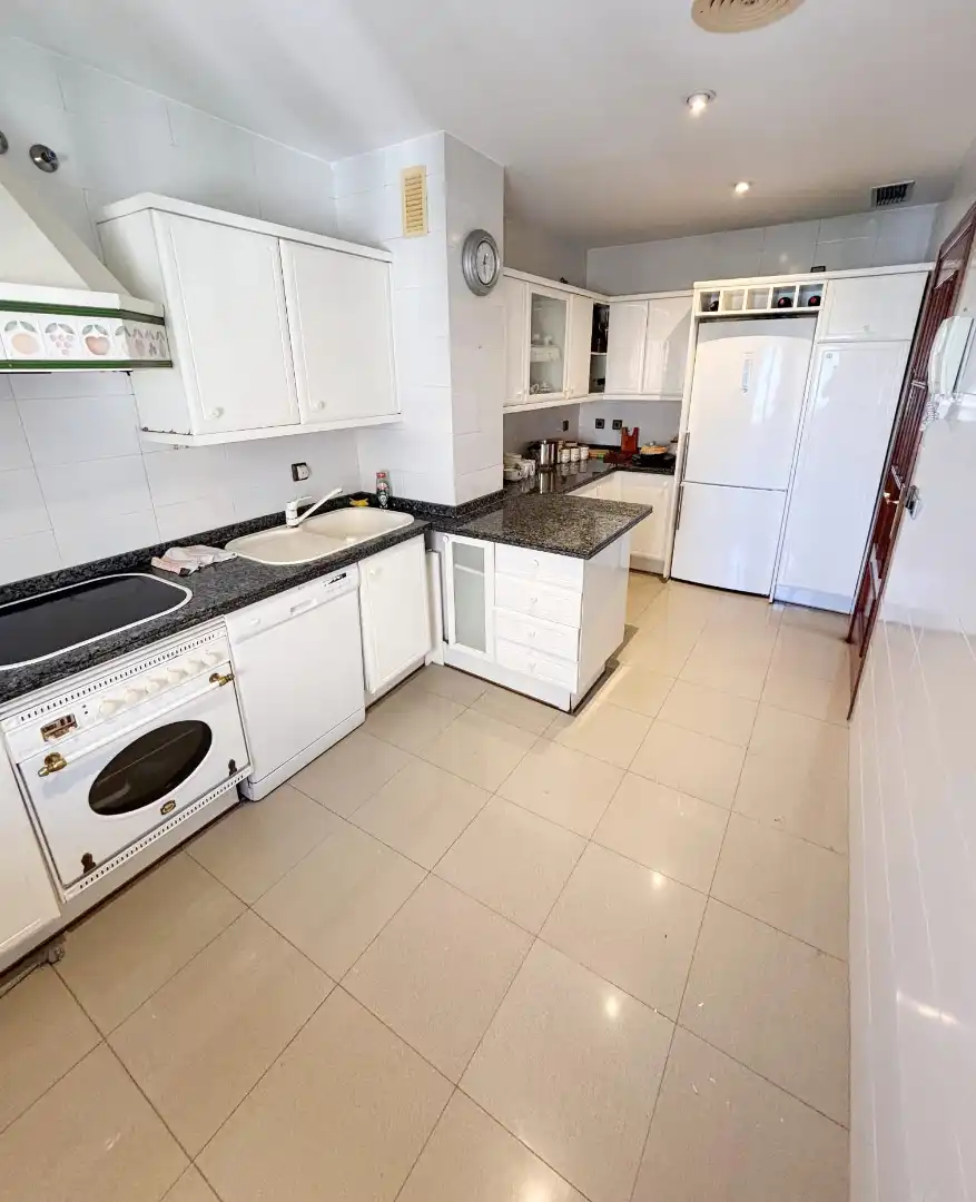 Kitchen of Flat for sale in Sevilla  with Air Conditioner, Terrace and Community pool