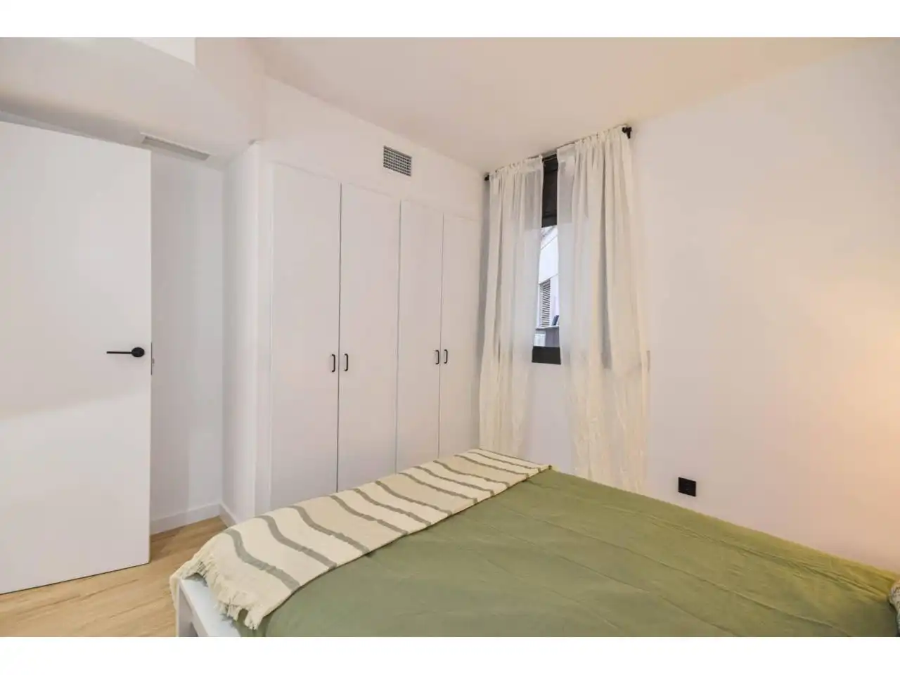 Habitación de Piso en venta en Barcelona con Calefacción, Parquet y Balcón