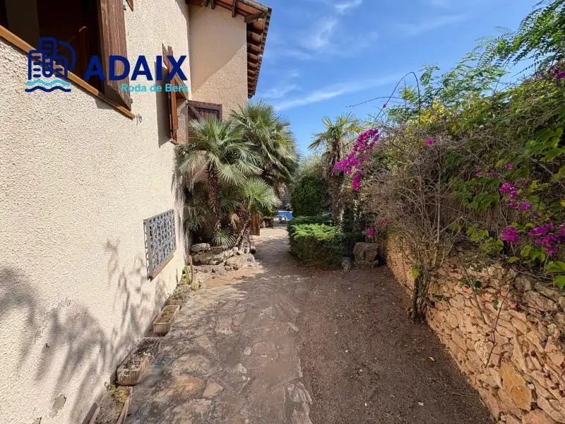 Vista exterior de Casa o chalet en venta en Roda de Berà con Terraza, Trastero y Piscina