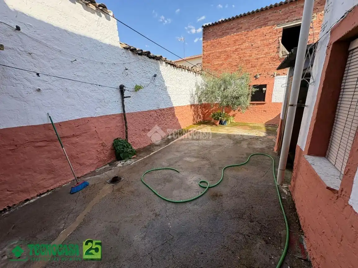 Garden of Detached homes for sale in Alcolea de Calatrava