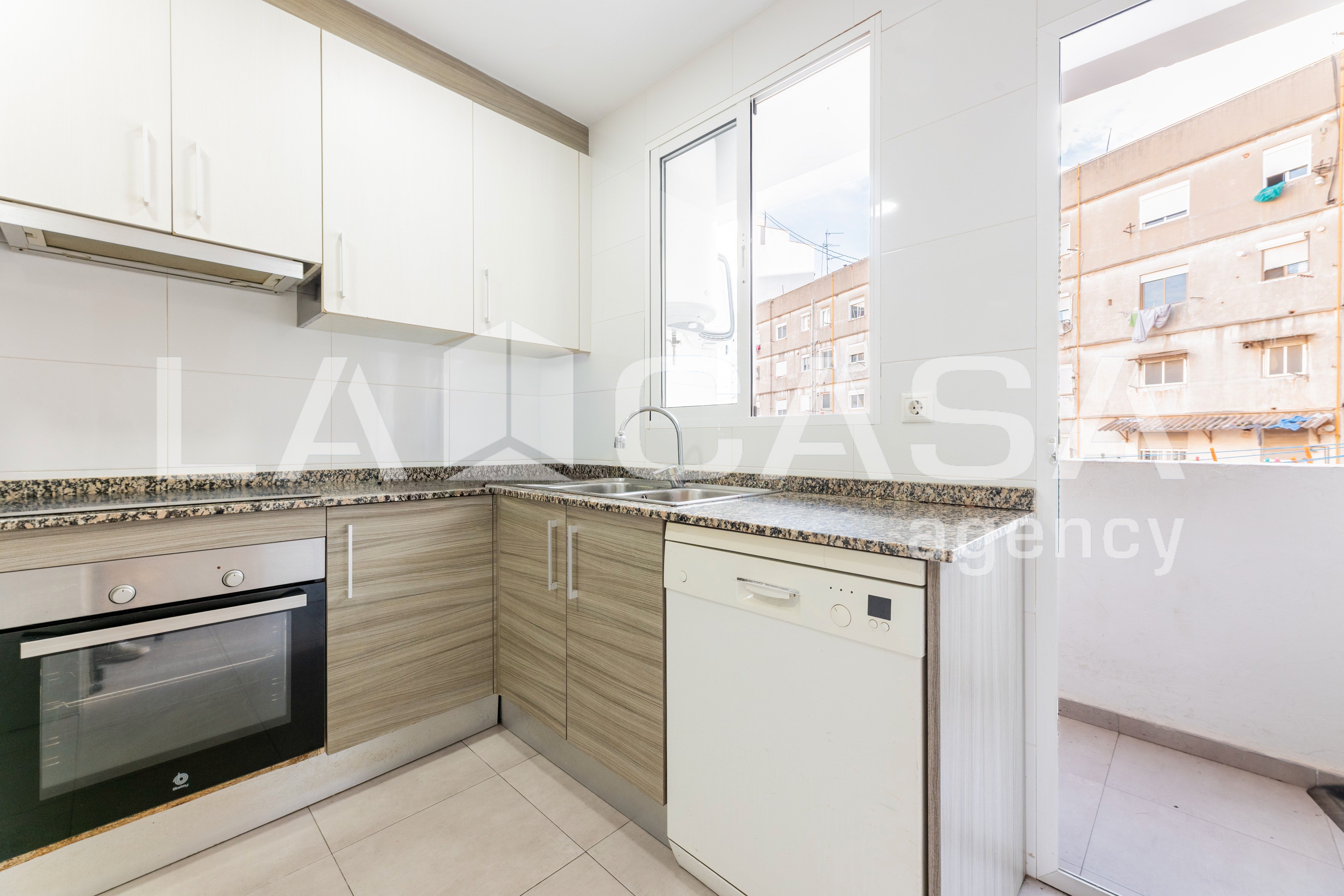 Kitchen of Flat for sale in  Valencia Capital