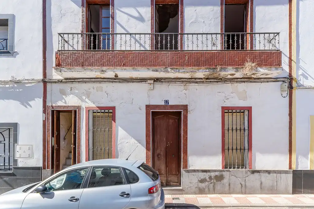 Casa aparellada en venda a C/ Umbría