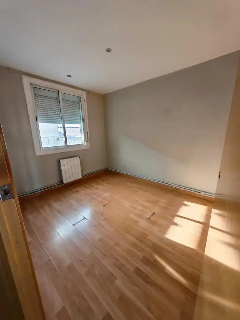 Schlafzimmer von Wohnung zum Verkauf in Sabadell mit Heizung, Abstellraum und Balkon