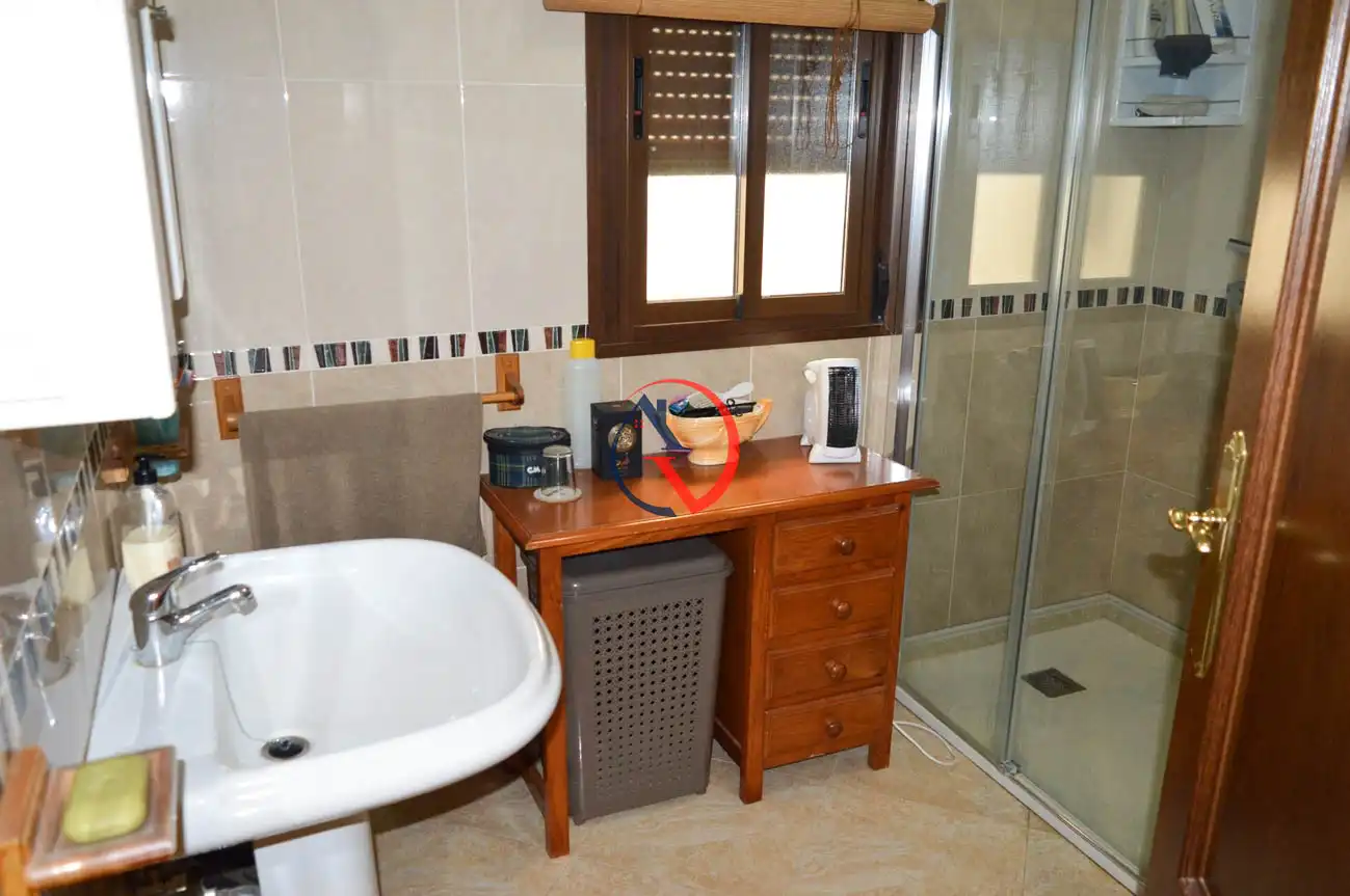 Badezimmer von Haus oder Chalet zum Verkauf in Ribera del Fresno mit Klimaanlage, Terrasse und Möbliert