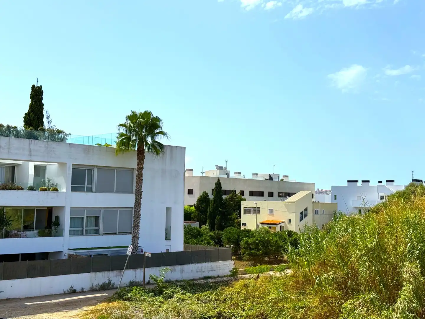 Außenansicht von Wohnungen zum Verkauf in Santa Eulària des Riu mit Klimaanlage, Heizung und Terrasse