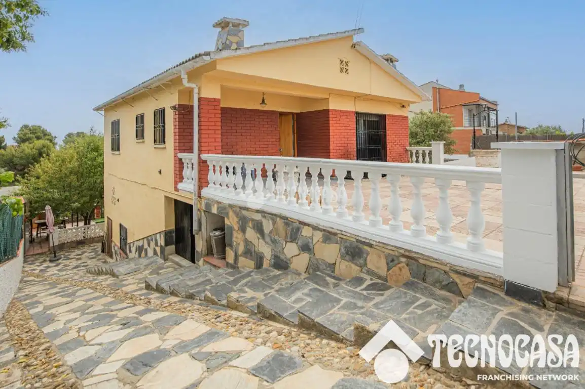 Vista exterior de Casa o xalet en venda en Rubí amb Calefacció