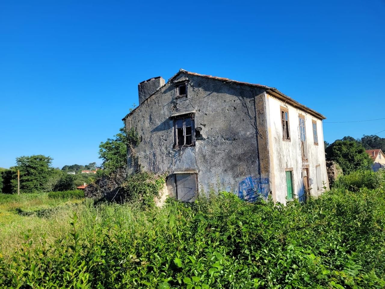 Vista exterior de Casa o xalet en venda en Oleiros amb Jardí privat