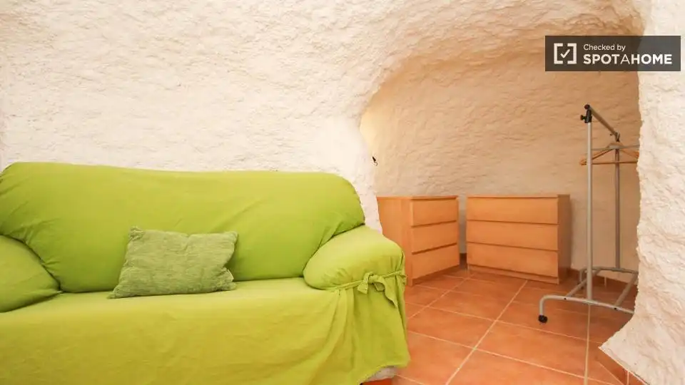 Flat for share in Granada  with Air Conditioner, Heating and Furnished