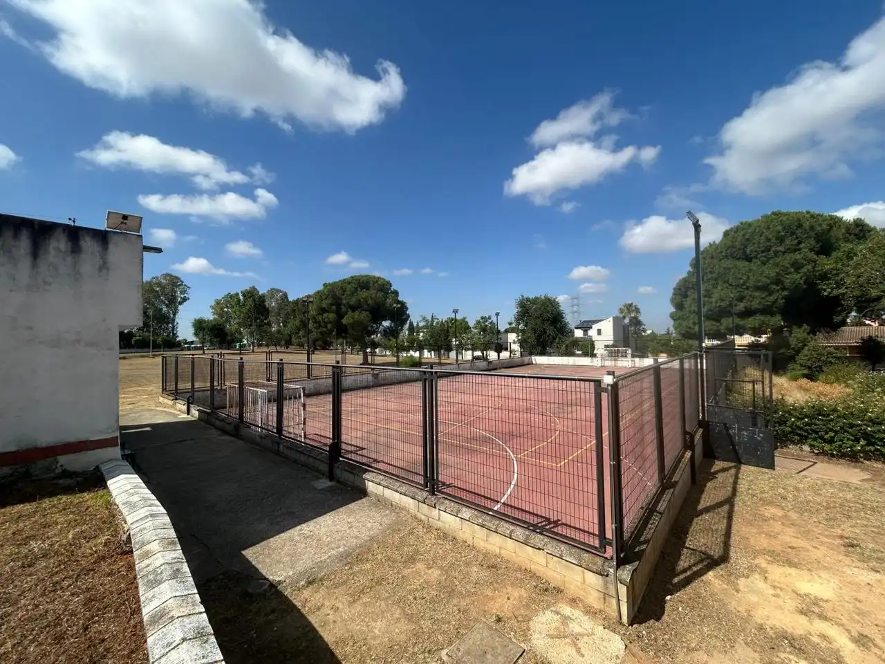 Vista exterior de Casa o chalet en venta en Alcalá de Guadaira con Aire acondicionado, Jardín privado y Terraza