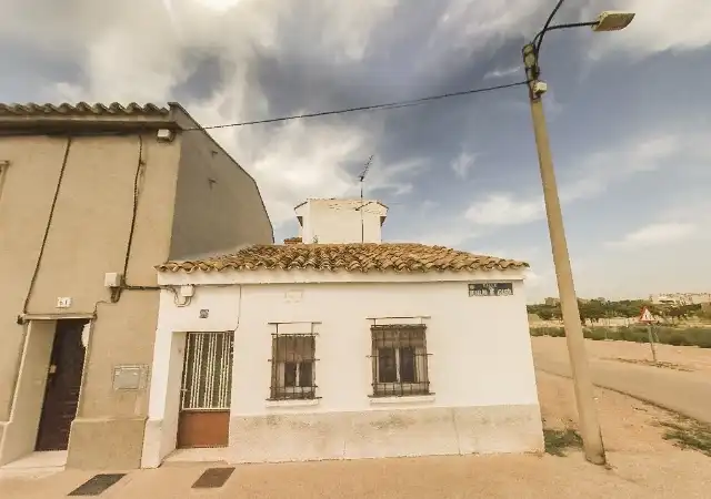Vista exterior de Piso en venta en Oliver-Valdefierro