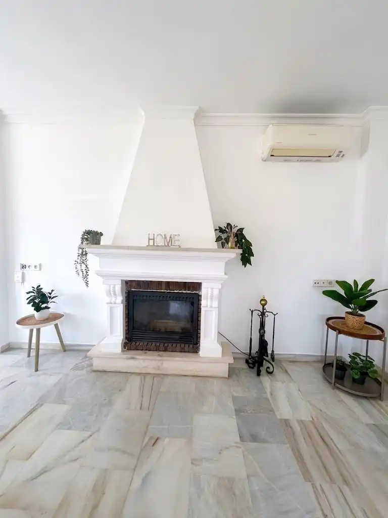 Sala d'estar de Casa o xalet en venda en Torremolinos amb Aire condicionat, Calefacció i Jardí privat