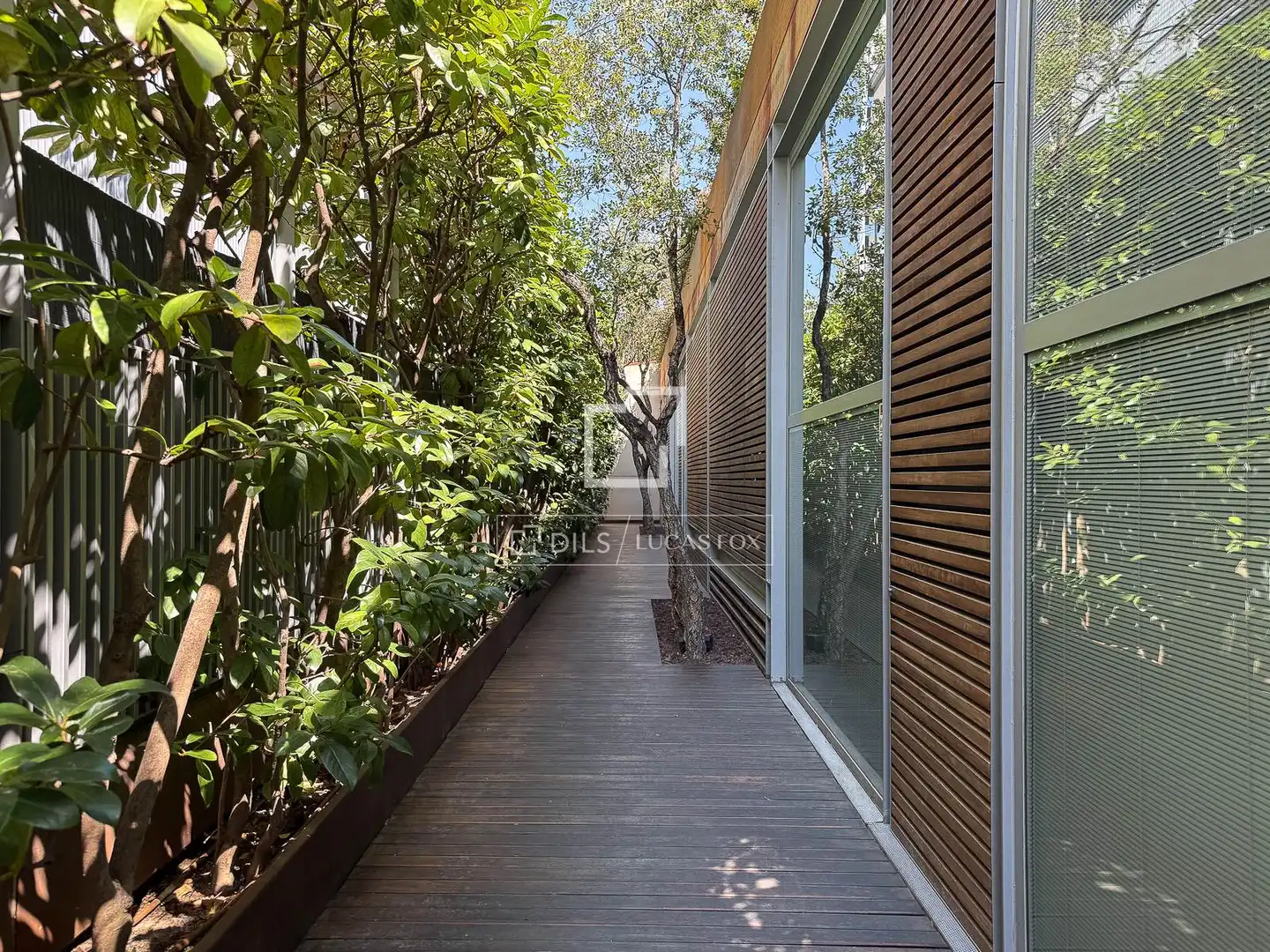 Terrassa de Casa o xalet en venda en Barcelona amb Aire condicionat, Calefacció i Jardí privat