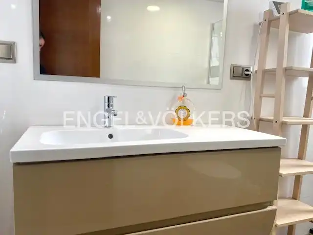 Bathroom of Flat for rent in Paterna  with Air Conditioner, Heating and Storage room