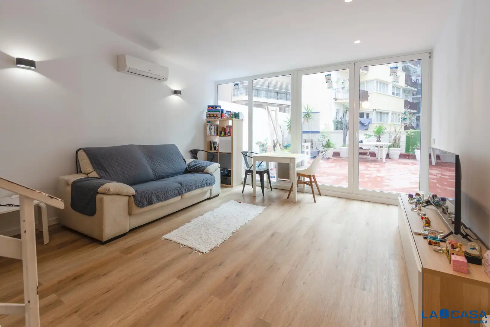 Flat with balcony for sale in Sants - Montjuïc