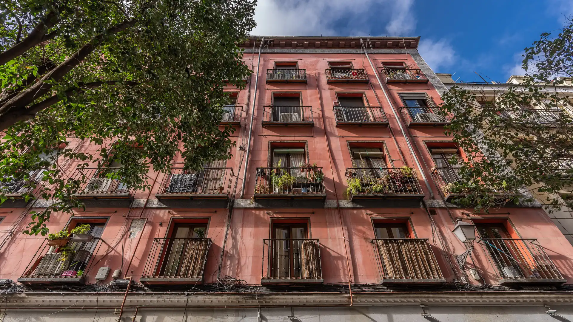 Vista exterior de Piso en venta en  Madrid Capital