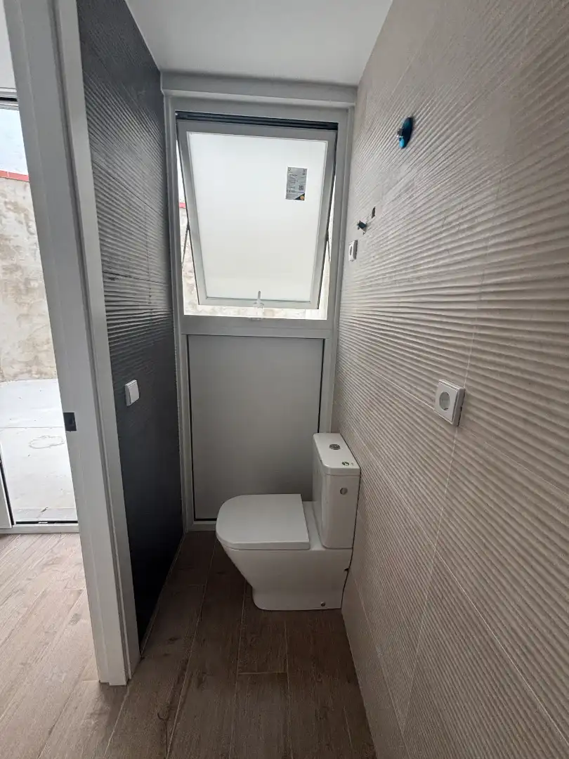 Bathroom of Ground floor for sale in Mataró  with Air Conditioner, Heating and Parquet flooring