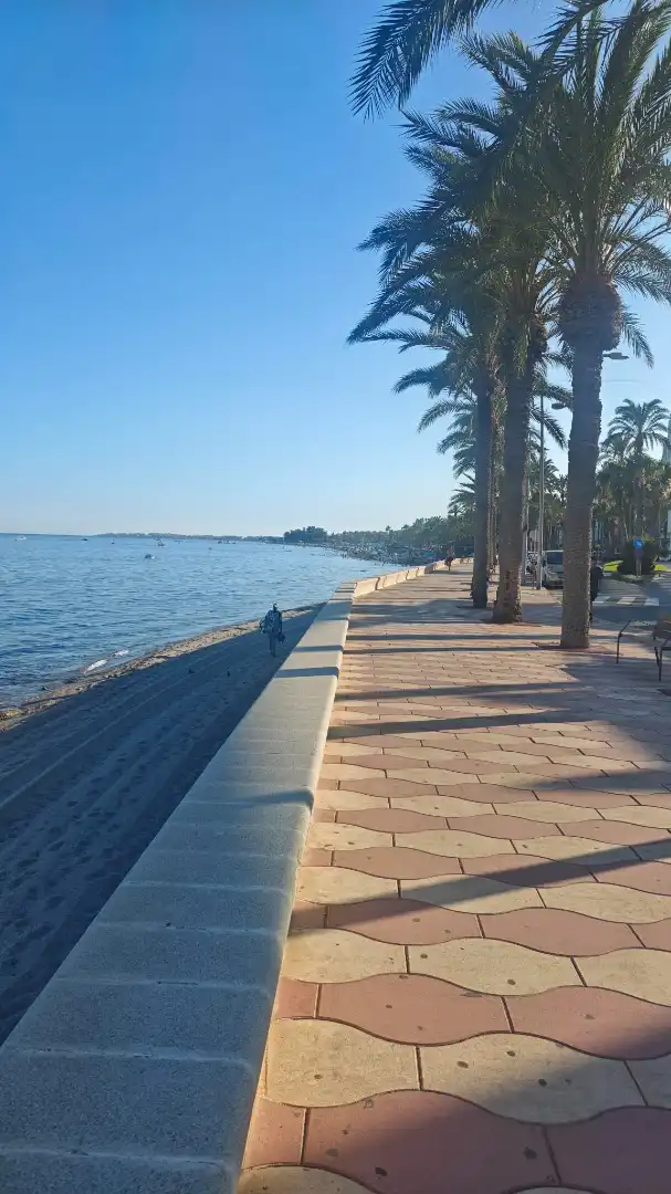 Vista exterior de Pis en venda en Roquetas de Mar amb Aire condicionat, Terrassa i Traster