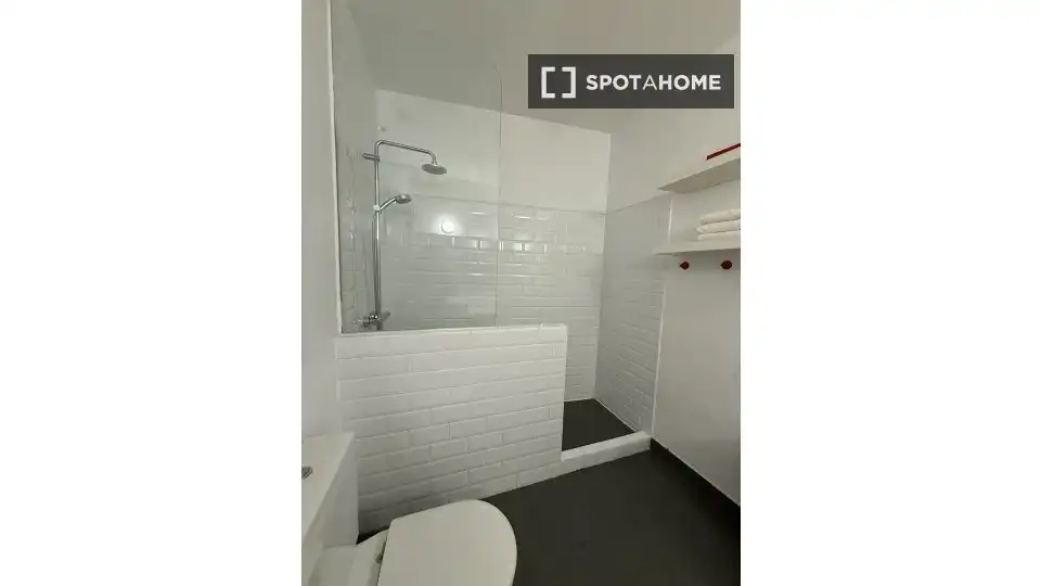 Baño de Apartamento para compartir en Coslada con Aire acondicionado, Calefacción y Terraza