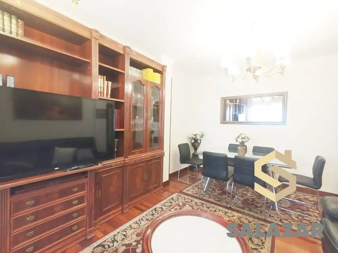 Sala d'estar de Pis en venda en Bilbao  amb Calefacció i Traster