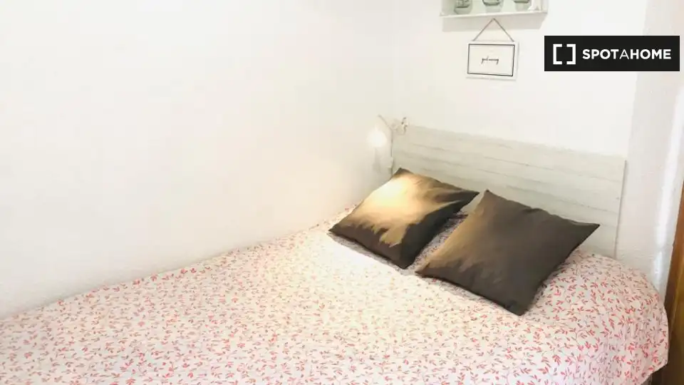 Bedroom of Flat for share in Centro