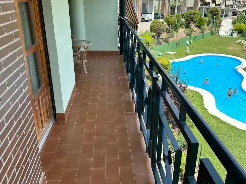 Terrassa de Pis de lloguer en Jaén amb Aire condicionat, Piscina i Moblat