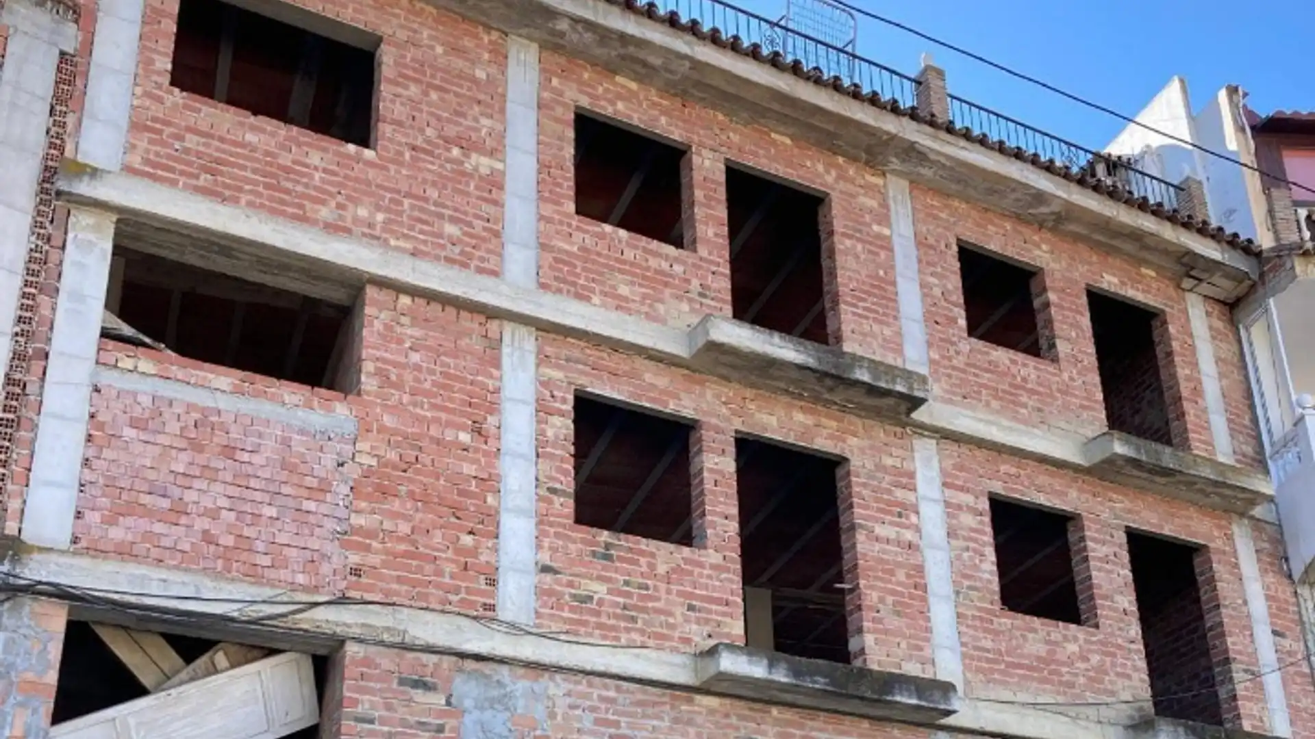 Exterior view of Building for sale in Benamocarra