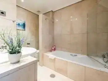 Badezimmer von Wohnungen zur Miete in  Logroño
