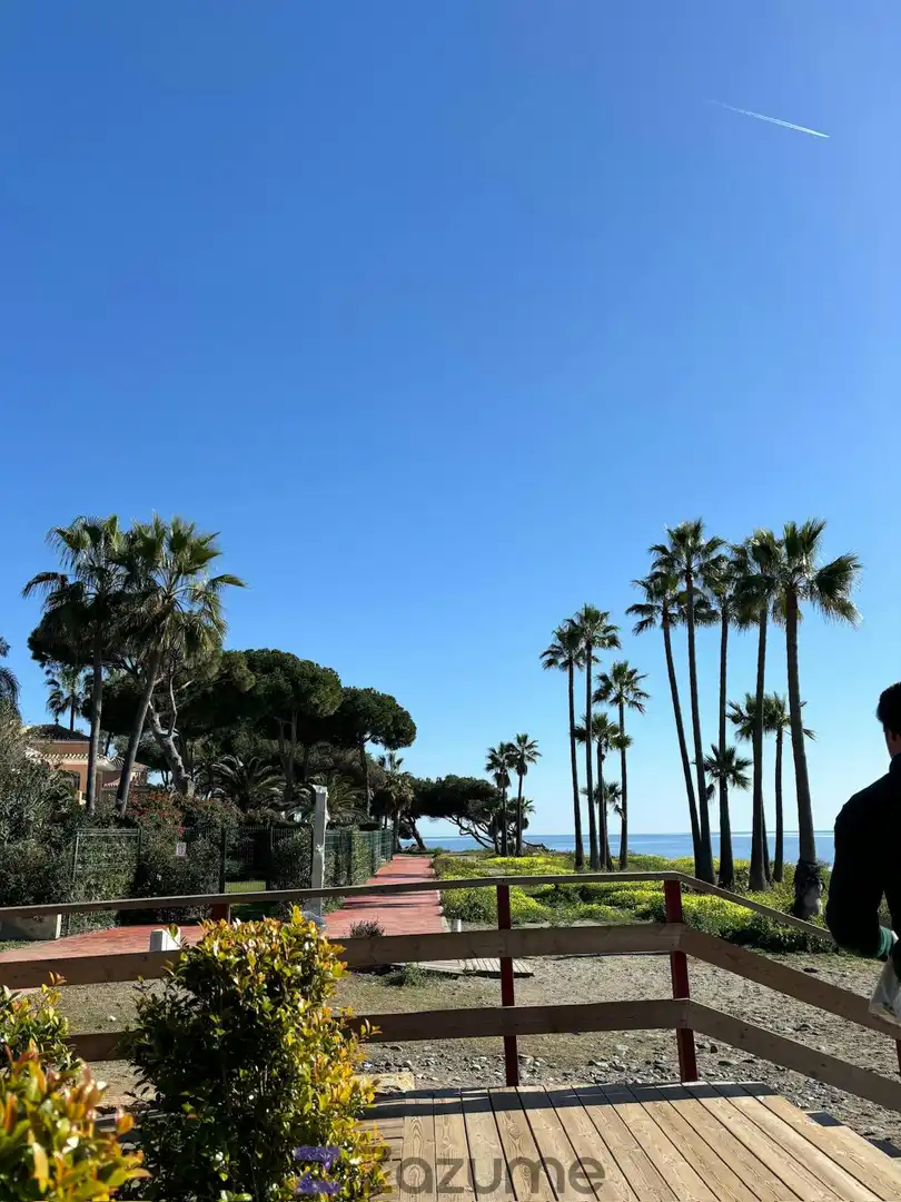 Vista exterior de Piso de alquiler en Estepona con Aire acondicionado, Jardín privado y Piscina