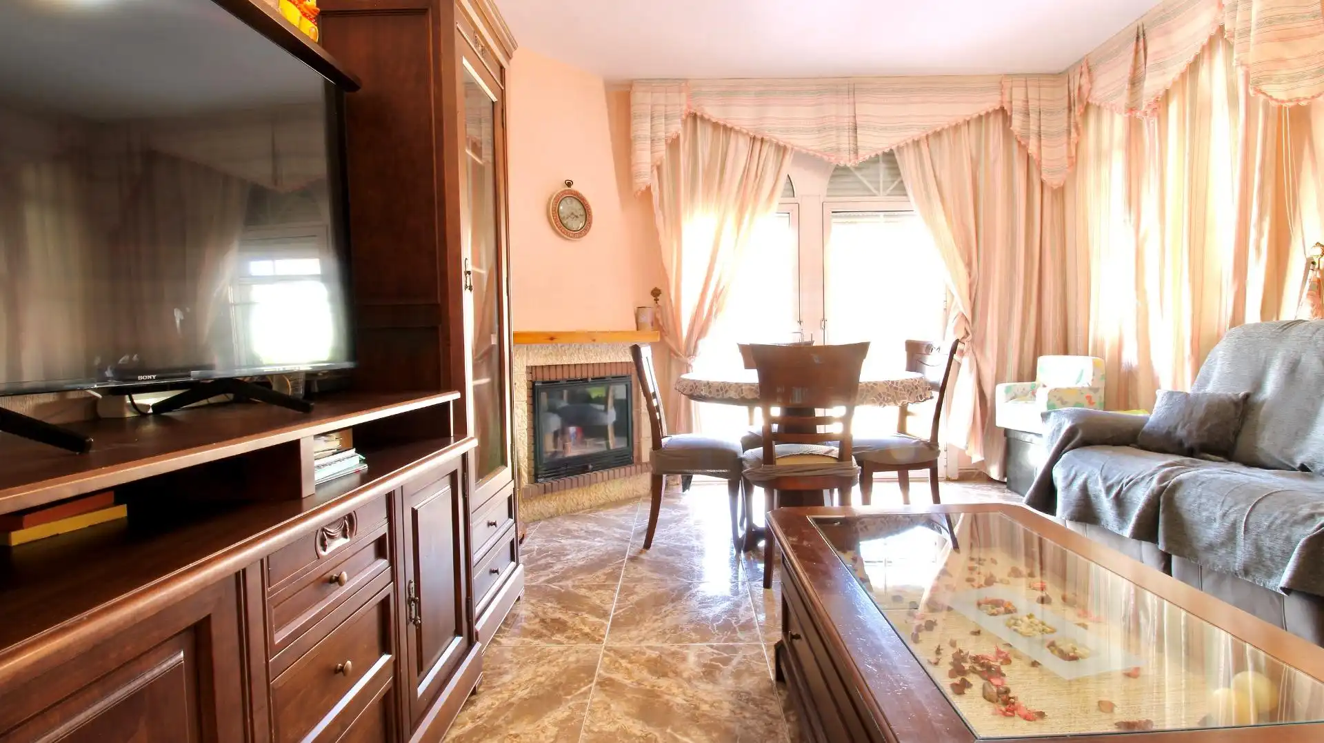 Sala de estar de Casa adosada en venta en Roquetas de Mar con Aire acondicionado, Terraza y Trastero