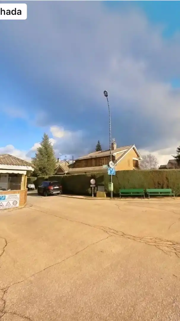 Vista exterior de Casa o xalet en venda en Becerril de la Sierra amb Aire condicionat, Calefacció i Jardí privat