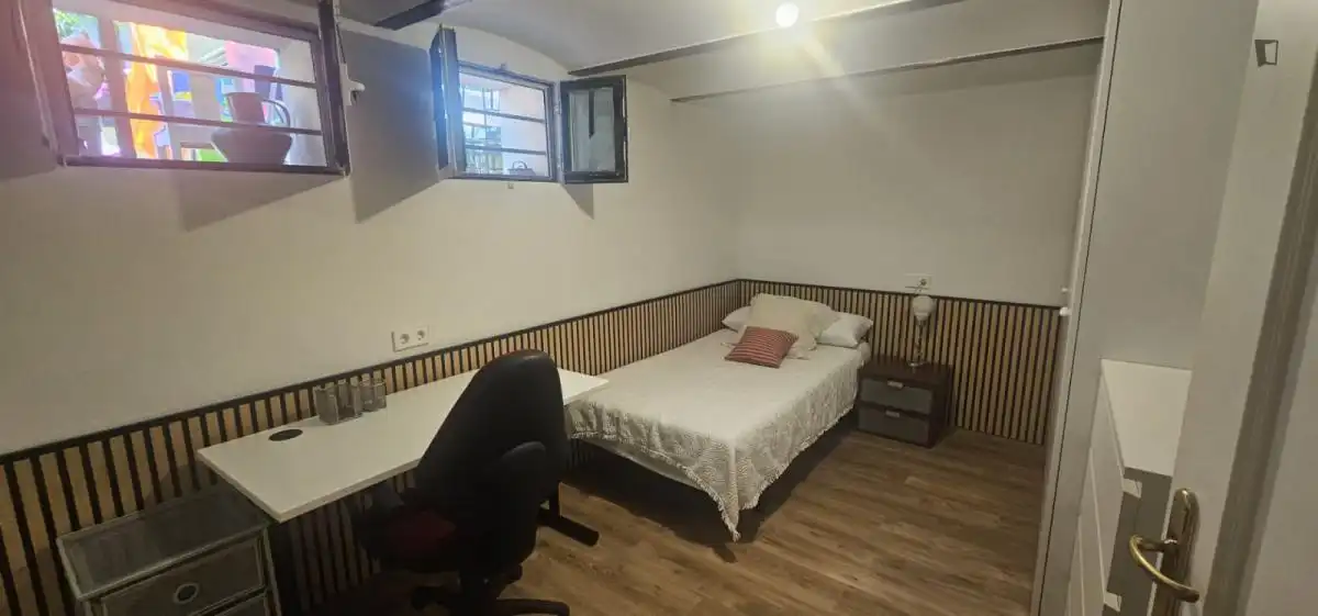 Dormitori de Casa o xalet per a compartir en Madrid amb Calefacció, Moblat i Forn