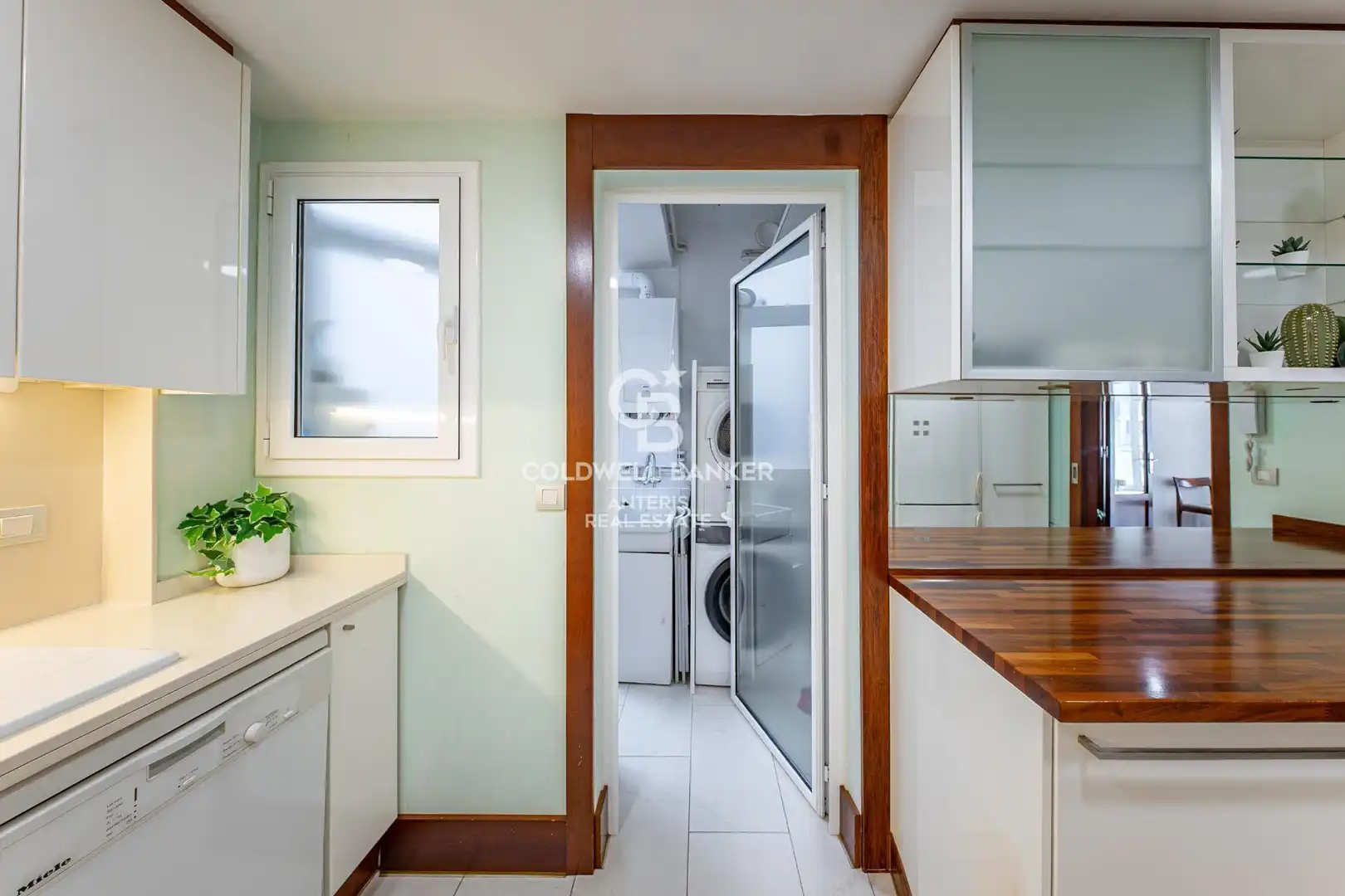 Vista exterior de Piso en venta en Barcelona con Aire acondicionado, Calefacción y Parquet