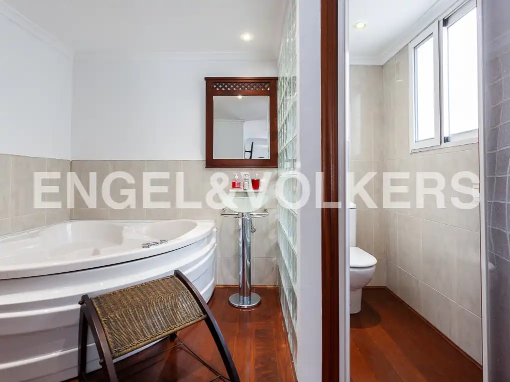 Baño de Ático de alquiler en Valencia con Aire acondicionado, Calefacción y Parquet