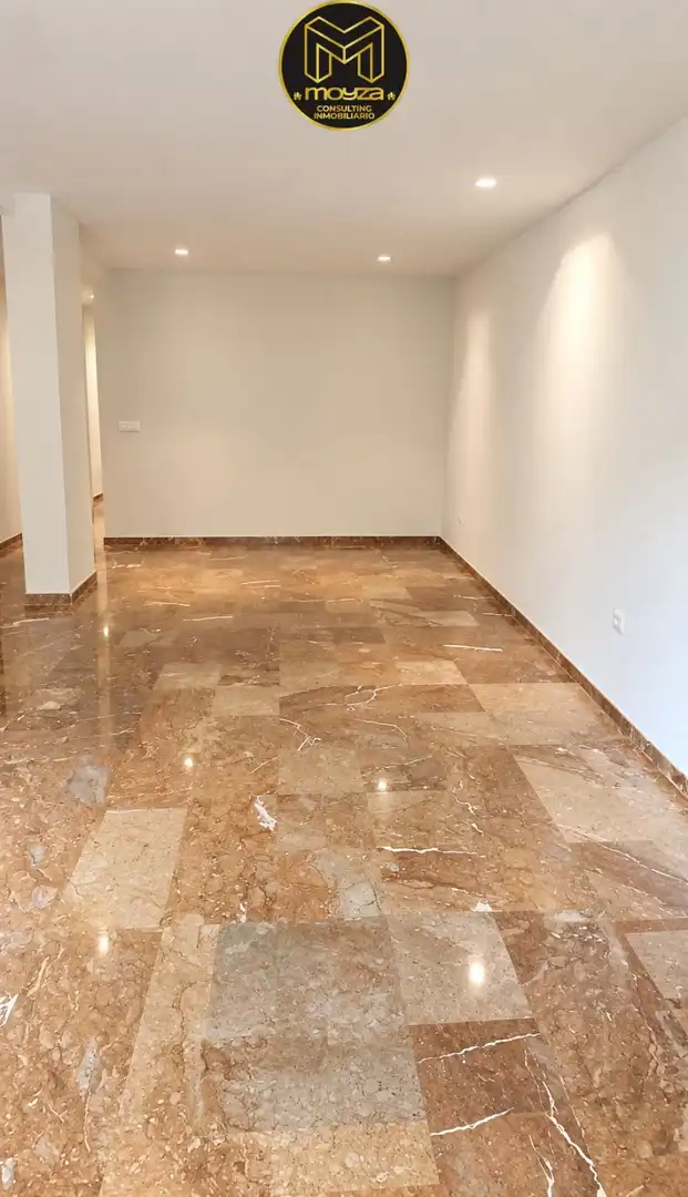 Flat with lift for sale in Hospital
