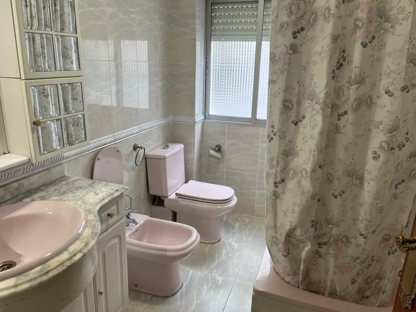 Bathroom of Flat for rent in Aranjuez  with Air Conditioner, Parquet flooring and Terrace
