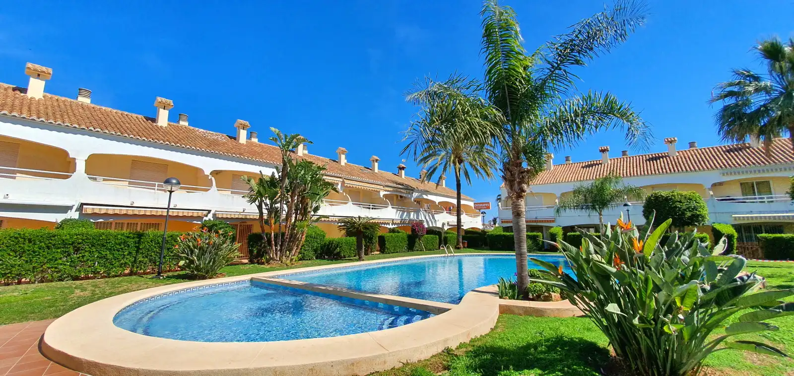 Außenansicht von Einfamilien-Reihenhaus zur Miete in Dénia mit Klimaanlage, Heizung und Terrasse