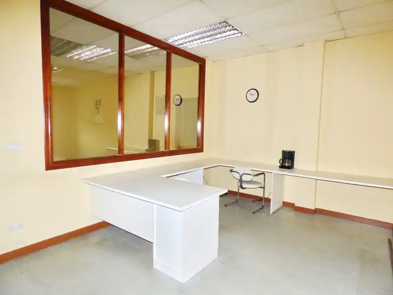 Oficina en venda en Loiu amb Moblat