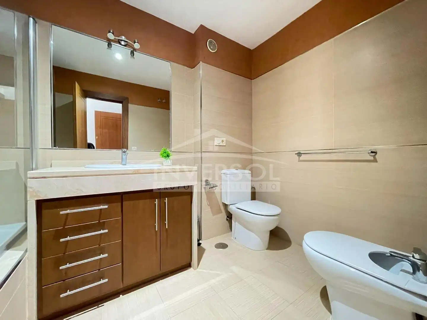 Baño de Piso en venta en El Ejido con Terraza, Horno y Balcón
