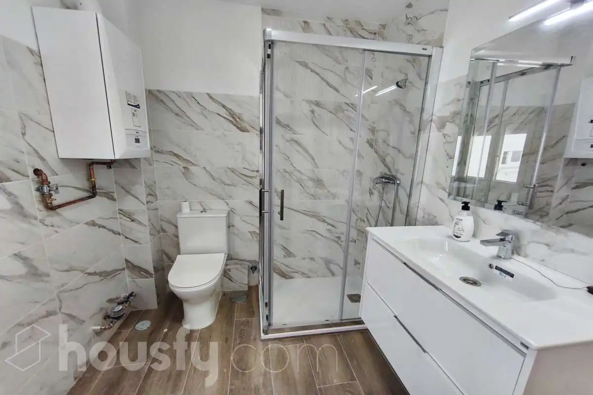 Badezimmer von Wohnung zur Miete in Madrid mit Klimaanlage, Heizung und Terrasse