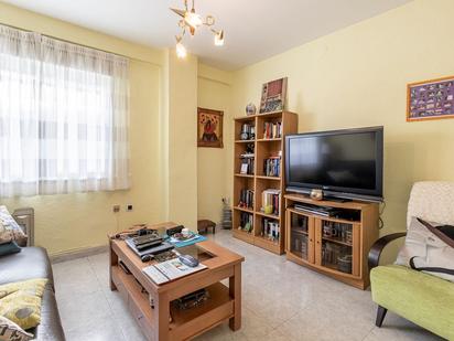 Living room of Flat for sale in  Granada Capital  with Air Conditioner and Balcony