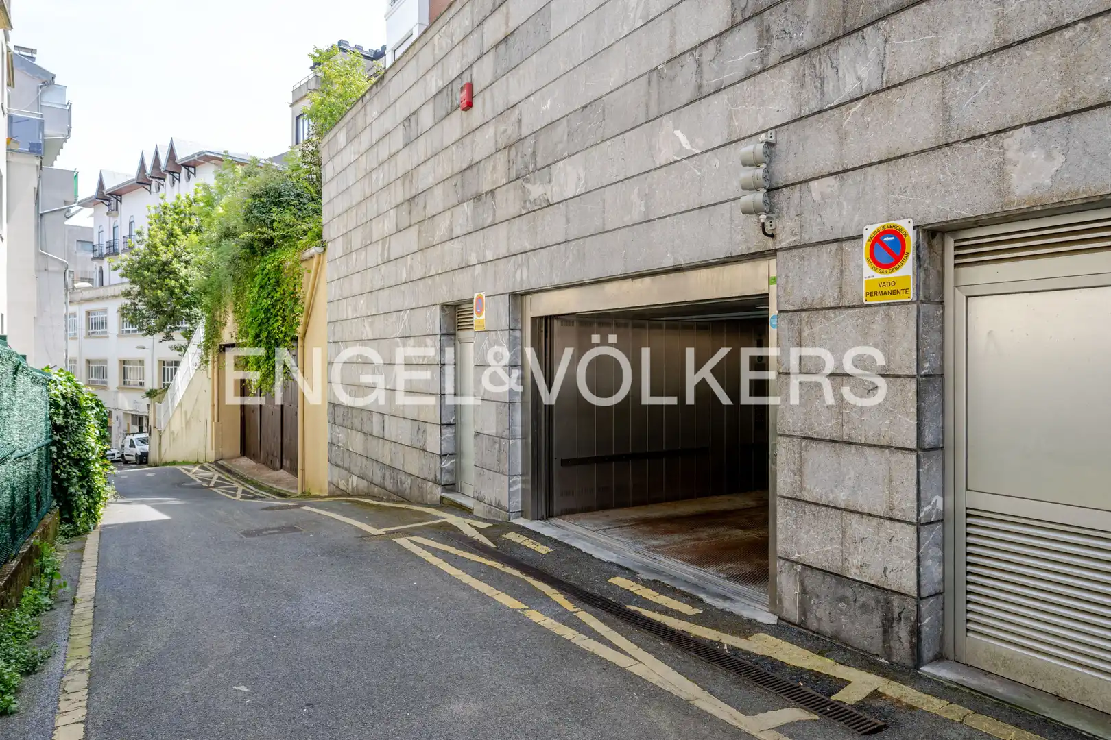 Aparcament de Dúplex en venda en Donostia - San Sebastián  amb Aire condicionat, Calefacció i Parquet