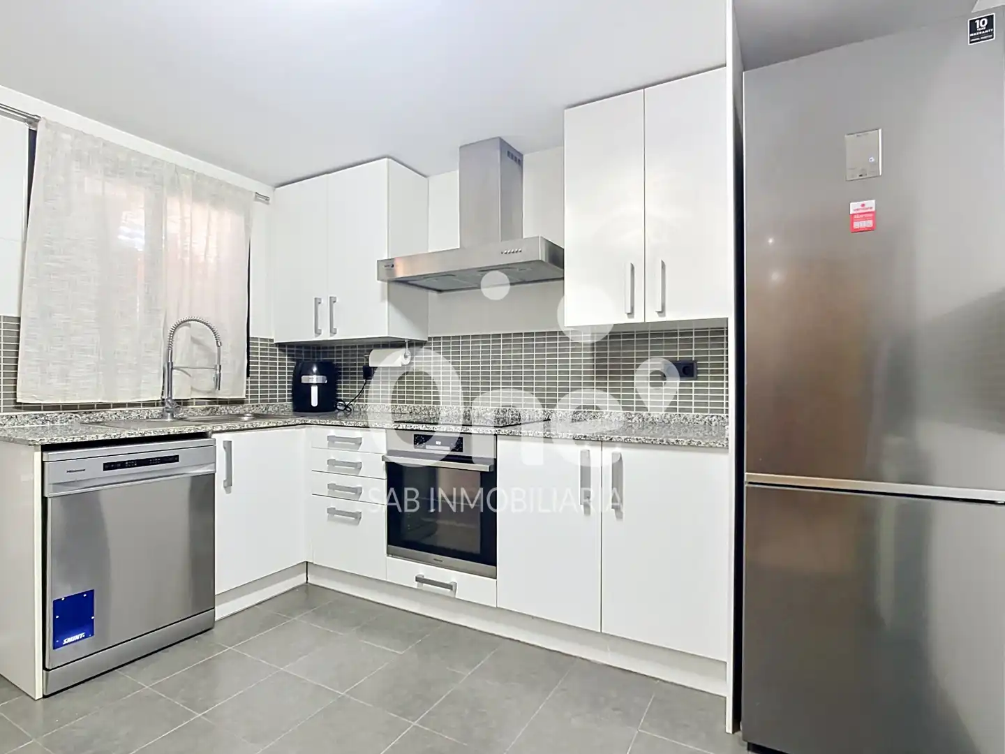 Cocina de Casa adosada en venta en San Antonio de Benagéber con Aire acondicionado, Calefacción y Jardín privado